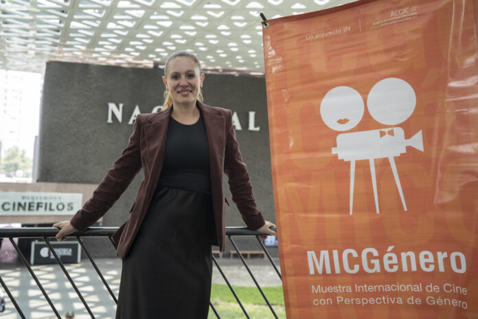 La directora operativa del MICGénero, Stephanie Goytortúa Alarcón, posa este jueves en la Cineteca Nacional en Ciudad de México (México). EFE/ Isaac Esquivel
