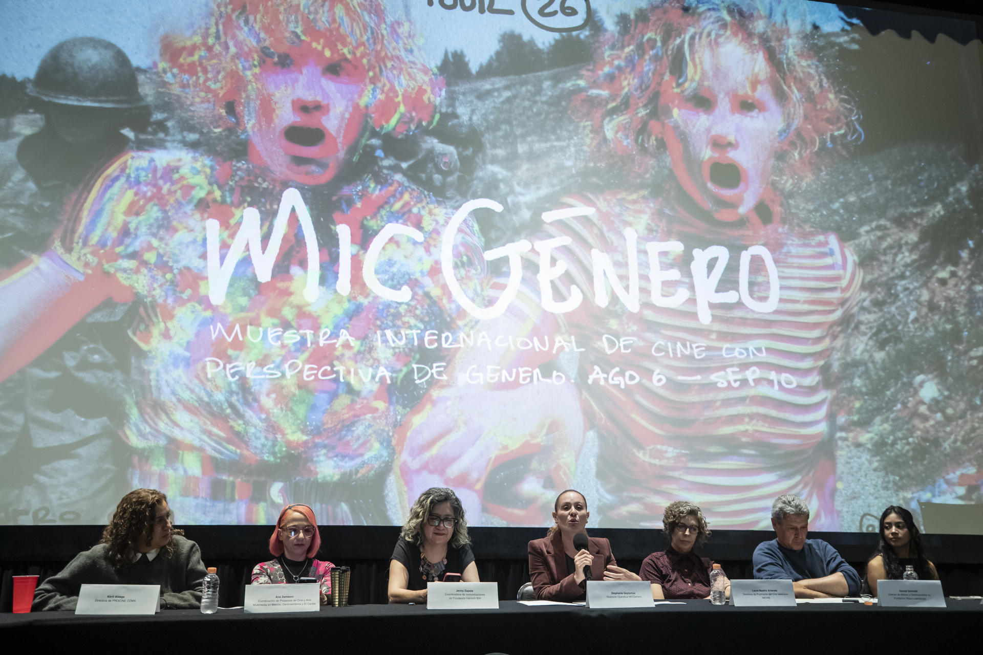 La directora operativa del MICGénero, Stephanie Goytortúa Alarcón (c), habla este jueves en la Cineteca Nacional en Ciudad de México (México). EFE/ Isaac Esquivel
