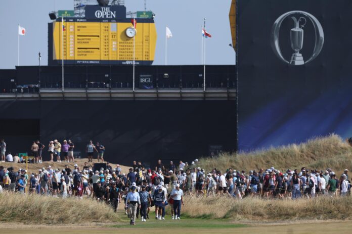La jornada inaugural de la 154 edición del Abierto Británico de golf dejó al estadounidense Jackson Suber como primer líder en solitario, con un total de -5, en una ronda en la que su compatriota Scottie Scheffler, con -2, tomó posiciones para tratar de revalidar su corona, mientras que el norirlandés Rory McIlroy (+2) tuvo una actuación aciaga. EFE/EPA/ADAM VAUGHAN
