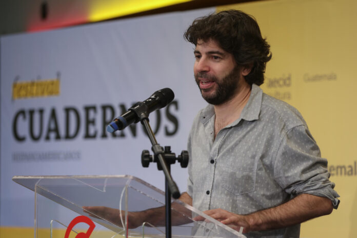 El director de la revista Cuadernos Hispanoamericanos, Javier Serena, habla durante la inauguración del IV Festival Cuadernos Hispanoamericanos este jueves, en Ciudad de Guatemala (Guatemala). EFE/ Mariano Macz
