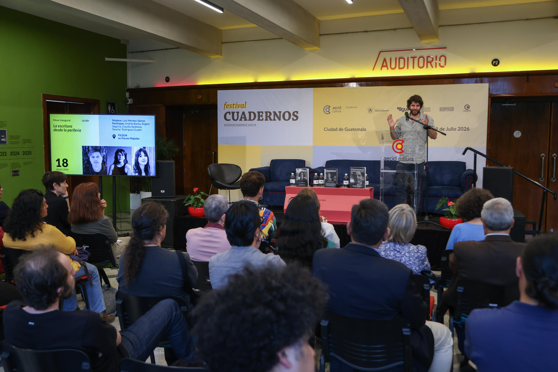 El director de la revista Cuadernos Hispanoamericanos, Javier Serena, habla durante la inauguración del IV Festival Cuadernos Hispanoamericanos este jueves, en Ciudad de Guatemala (Guatemala). EFE/ Mariano Macz