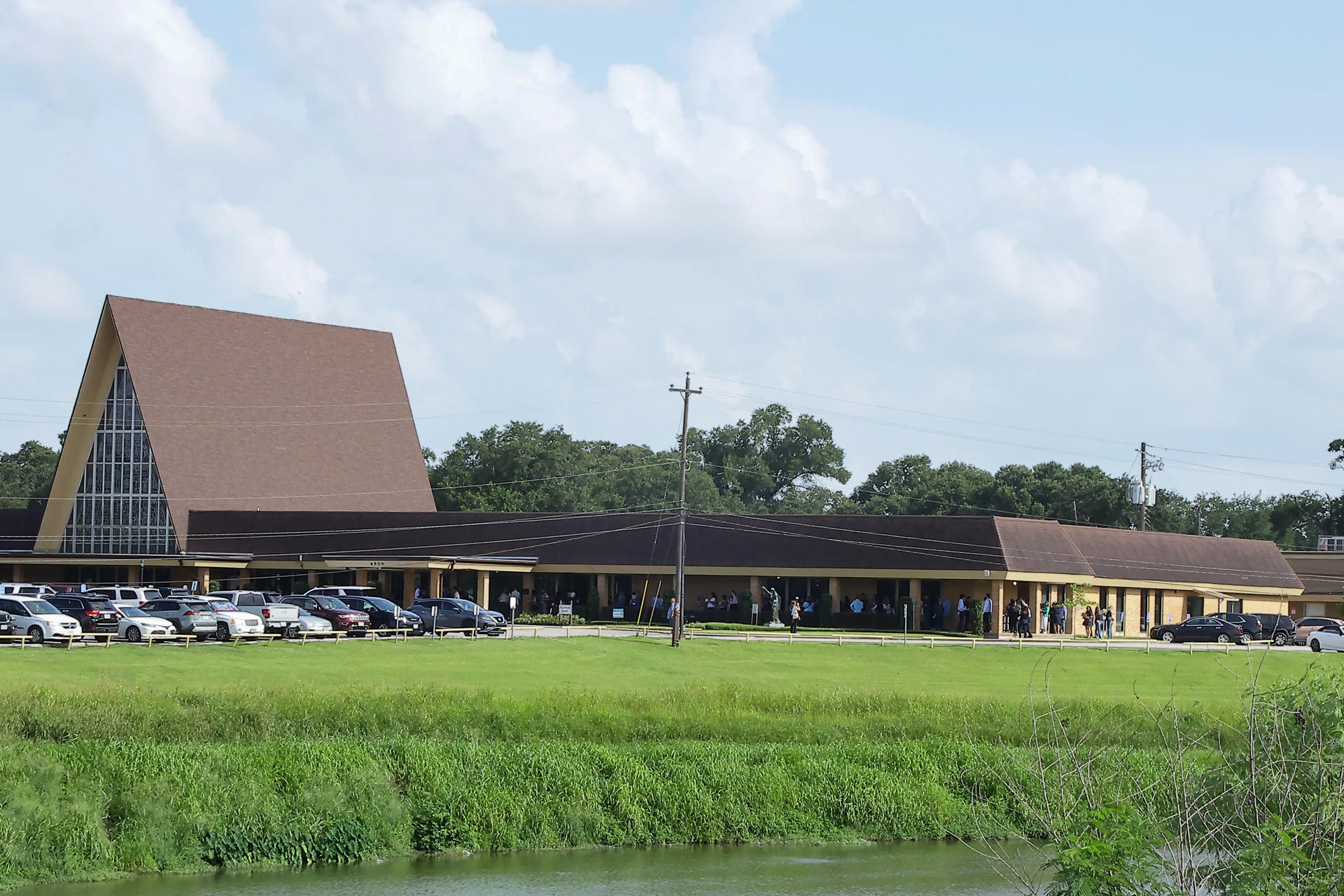 Vista general este 16 de julio de la funeraria donde se vela al migrante mexicano Lorenzo Salgado, quien fue baleado la semana pasada por un agente del Servicio de Inmigración y Control de Aduanas (ICE), en Houston (EE.UU.). EFE/Carlos Ramírez