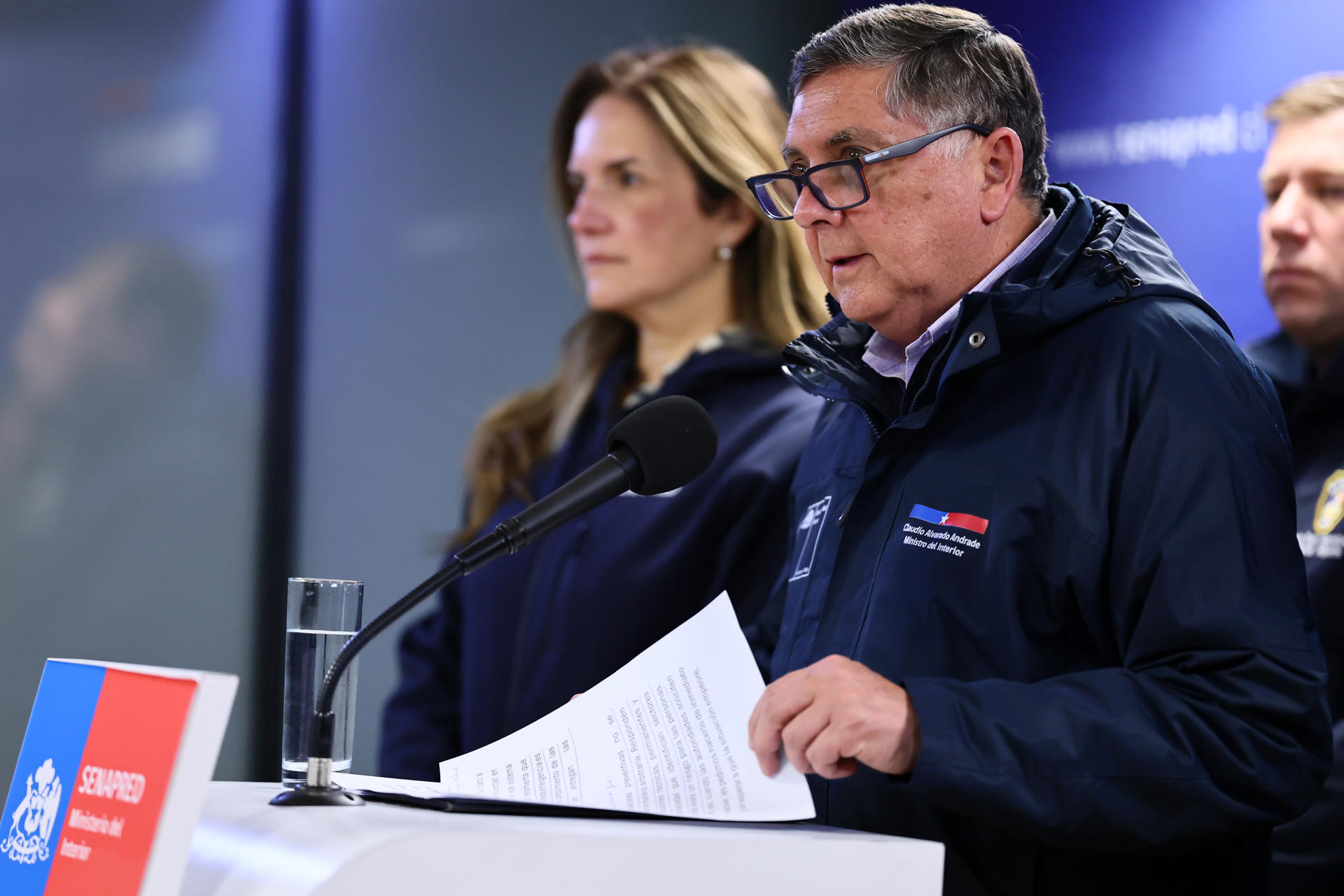 El biministro del Interior y de la Secretaría General de Gobierno, Claudio Alvarado, habla durante una rueda de prensa este jueves, en Santiago (Chile). EFE/ Javier Torres Lantadilla

