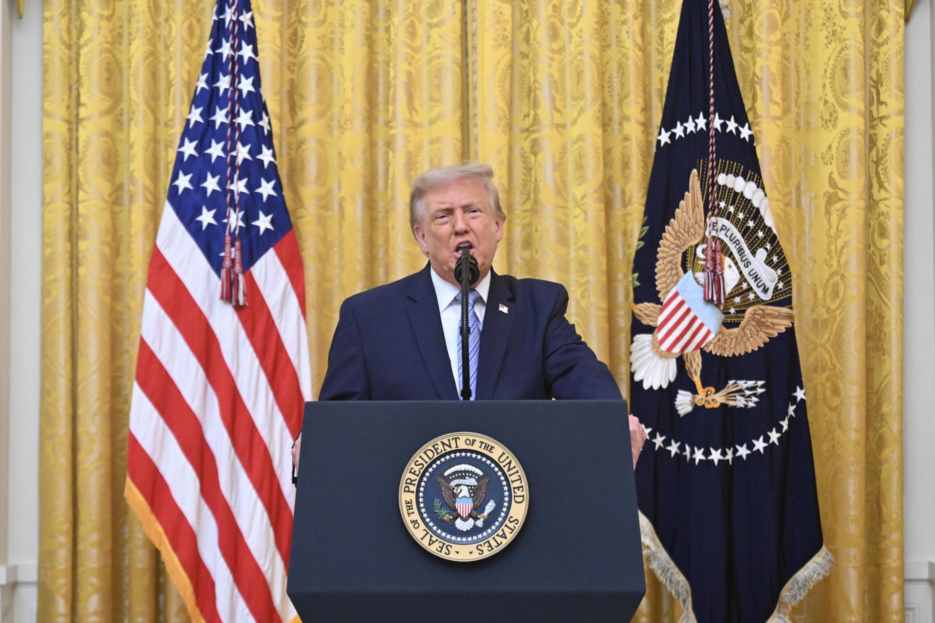 El presidente de los Estados Unidos, Donald Trump, se dirige a la nación desde el Salón Este de la Casa Blanca en Washington D. C., Estados Unidos, el 16 de julio de 2026. EFE/EPA/SAUL LOEB / POOL