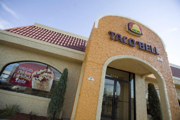 FOTO ARCHIVO. Vista de un restaurante de la cadena de comida rápida Taco Bell en South Plainfield, EE.UU. EFE/Christopher Barth

