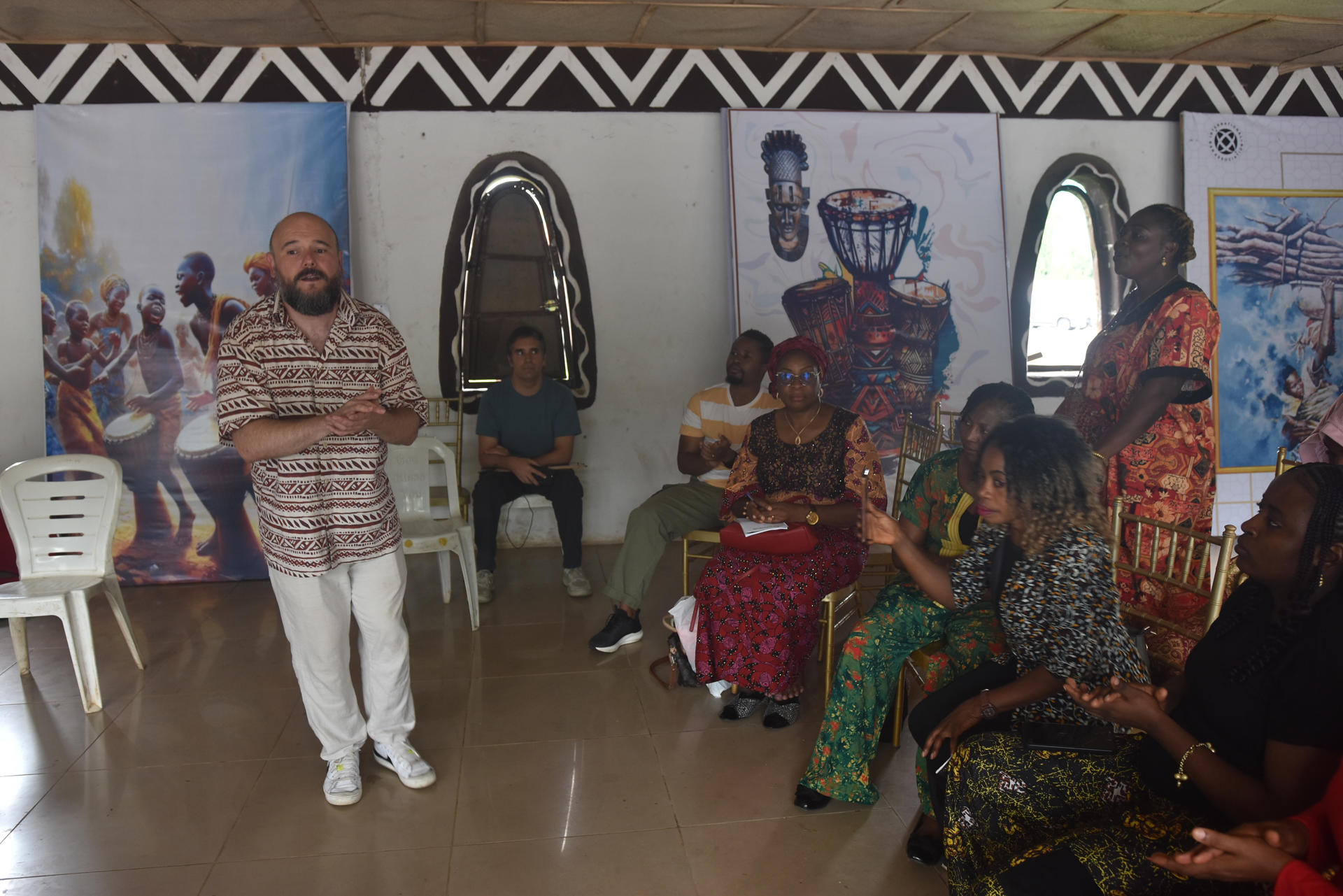 Niño de Elche llegó esta semana por primera vez a Nigeria "con poco tiempo para hacer turismo", pero con el oído abierto para cruzar su "exflamenco" con músicos nigerianos en la capital del país, Abuya, donde este viernes ofrece un concierto organizado por la Embajada de España.. EFE/Embajada de España en Nigeria/Eva Barta -SÓLO USO EDITORIAL/SOLO USO PERMITIDO PARA ILUSTRAR LA NOTICIA QUE APARECE EN EL PIE DE FOTO (CRÉDITO OBLIGATORIO)-