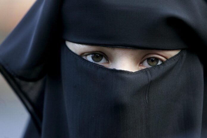 FOTO ARCHIVO. Una mujer cubierta con burka. EFE/Evert-Jan Daniels
