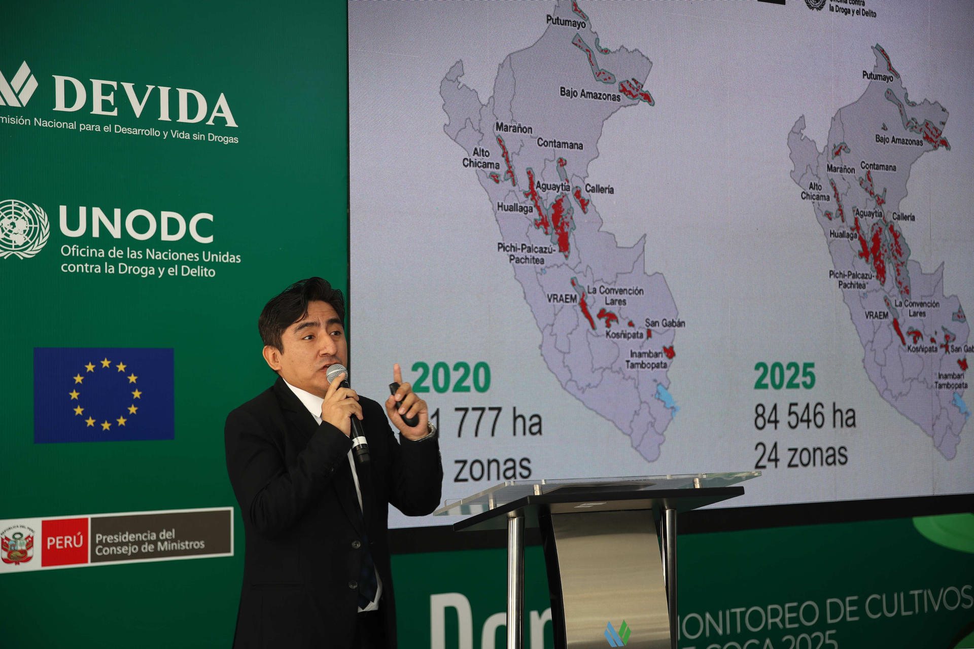 El coordinador del Observatorio Peruano de Drogas - Comisión Nacional para el Desarrollo y Vida sin Drogas (Devida), Marcos Bravo, habla durante la presentación del Informe de Monitoreo de Cultivos de Coca este viernes, en Lima (Perú). EFE/ Paolo Aguilar
