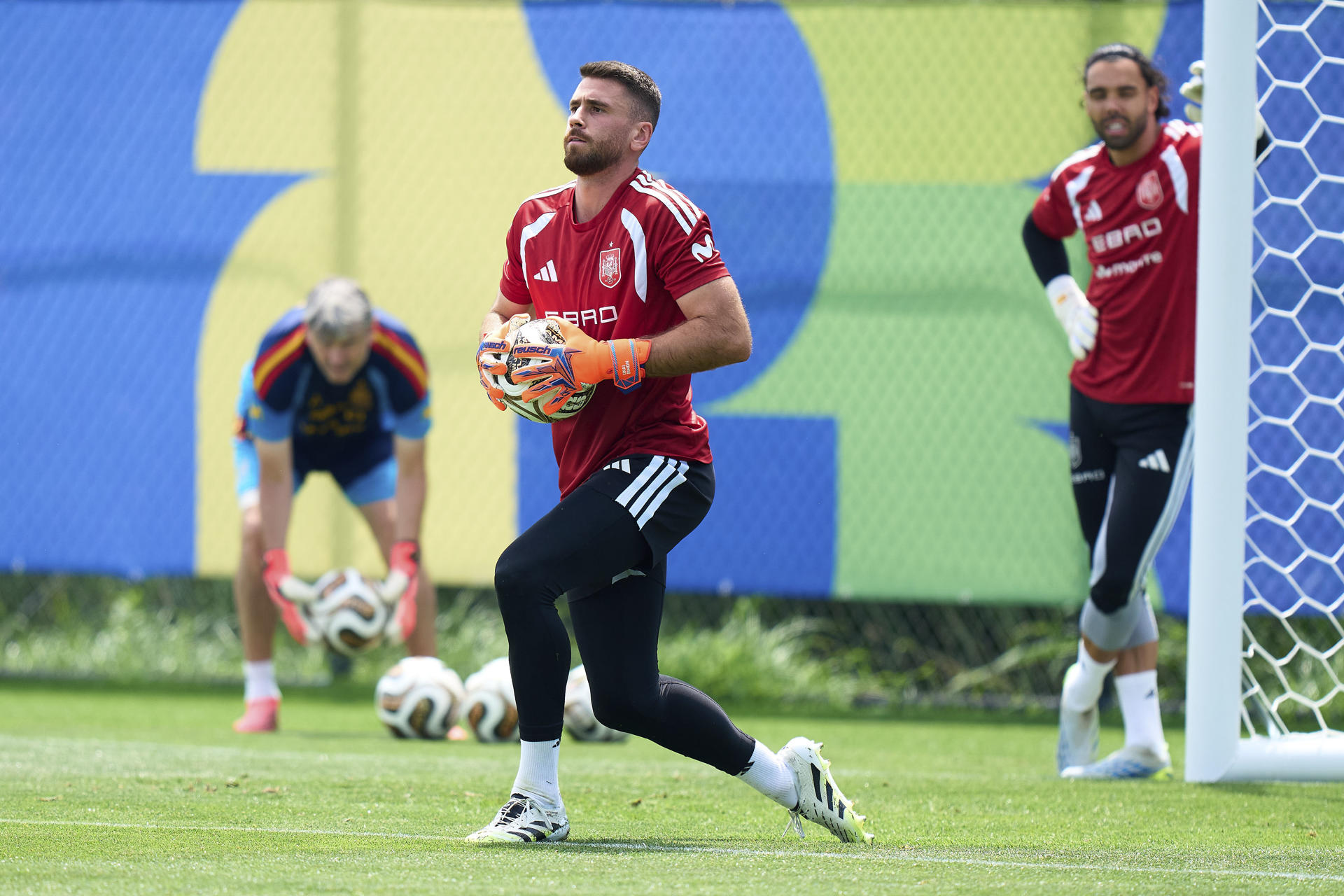 El portero español Unai Simón, durante un entrenamiento de la selección nacional de España este viernes, en New Jersey (EEUU). EFE/Ángel Martínez/RFEF - SOLO USO EDITORIAL SOLO DISPONIBLE PARA ILUSTRAR LA NOTICIA QUE ACOMPAÑA (CRÉDITO OBLIGATORIO)
