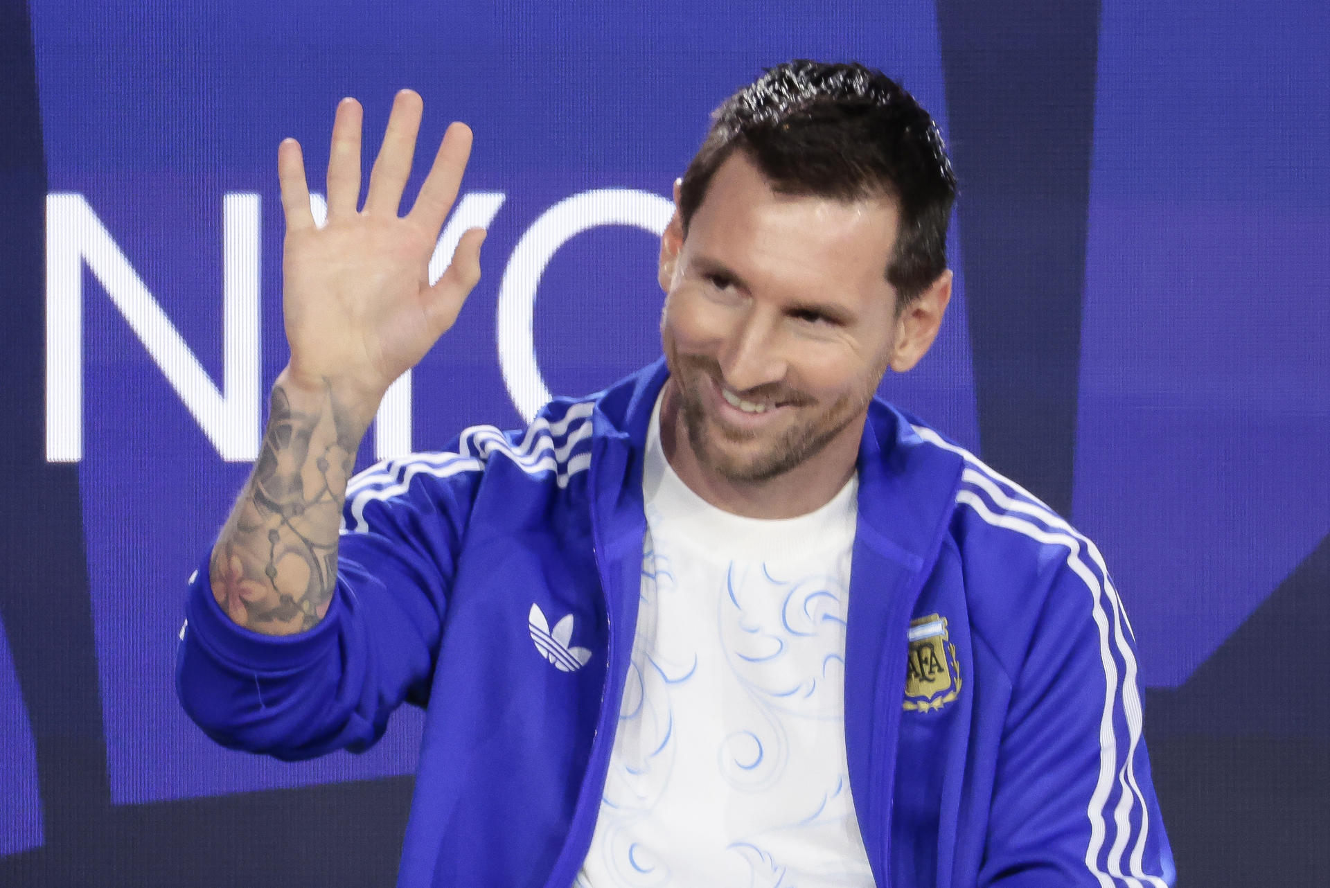 Leo Messi aseguró este viernes, a dos días de la final del Mundial de Argentina contra España, que es "una locura" la foto que le hicieron hace años con un Lamine Yamal bebé, y ahora su rival en el partido que entregará la Copa del Mundo 2026. EFE/ Lavandeira Jr