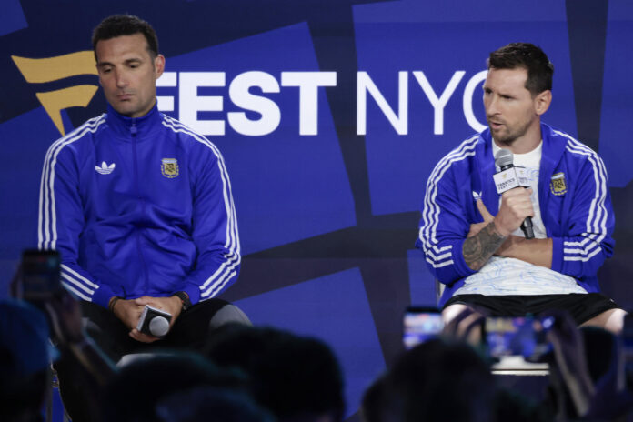 Lionel Scaloni participó este viernes junto a Lionel Messi en un evento publicitario y deportivo a dos días de la final del Mundial entre España y Argentina. EFE/ Lavandeira Jr
