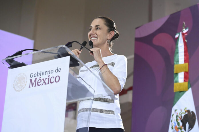 Fotografía cedida este viernes por la Presidencia de México que muestra a la mandataria Claudia Sheinbaum, durante su participación en un acto protocolario en el municipio de Playa del Carmen, en Quintana Roo (México). EFE/ Presidencia de México /SOLO USO EDITORIAL/ NO VENTAS/ SOLO DISPONIBLE PARA ILUSTRAR LA NOTICIA QUE ACOMPAÑA (CRÉDITO OBLIGATORIO)
