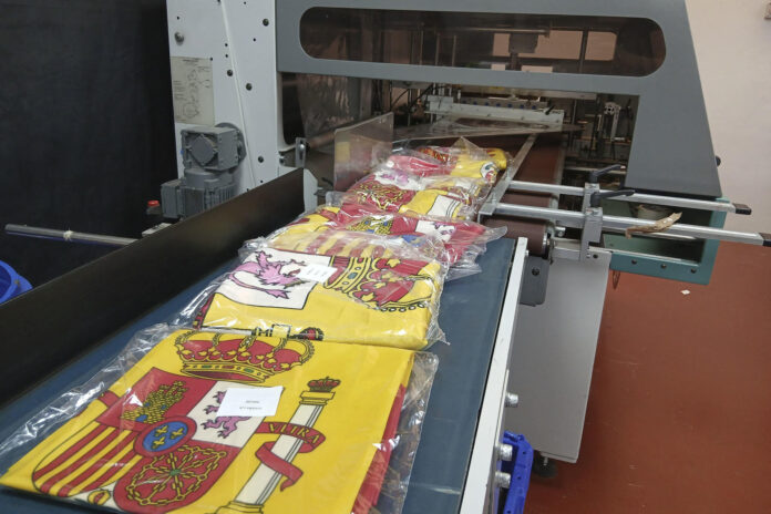 El Mundial ha disparado la venta de banderas en España, con fabricantes aumentando e, incluso, 