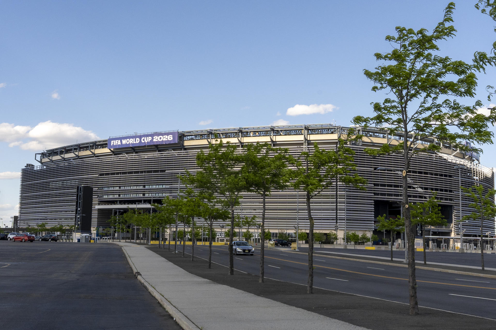 Fotografía del pasado 7 de mayo, en la que puede verse el exterior del estadio MetLife, escenario de la final de la Copa Mundial de la FIFA 2026. EFE/ Angel Colmenares