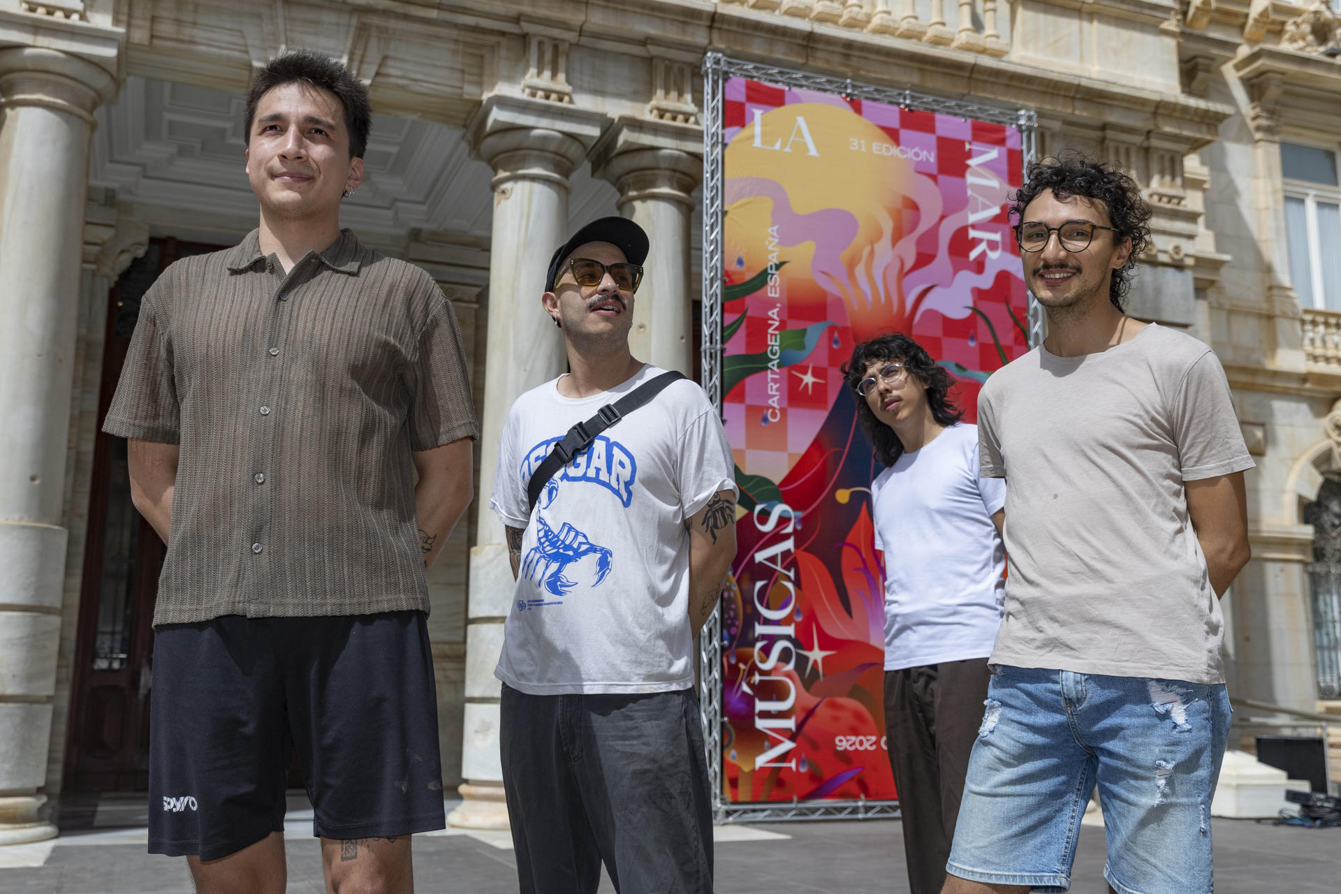 Los miembros de la banda ecuatoriana Lolabúm posan durante una entrevista con Efe este sábado, en Cartagena (sureste), donde darán su primer concierto en España, en el festival La Mar de Músicas. EFE/ Marcial Guillén