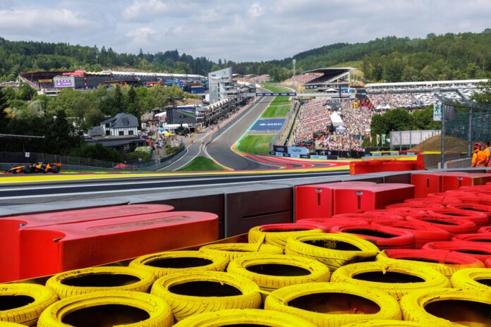 Vista general de la Eau Rouge durante la tercera sesión de entrenamientos del Gran Premio de Fórmula Uno de Bélgica, en Francorchamps, Bélgica. EFE/EPA/OLIVIER MATTHYS
