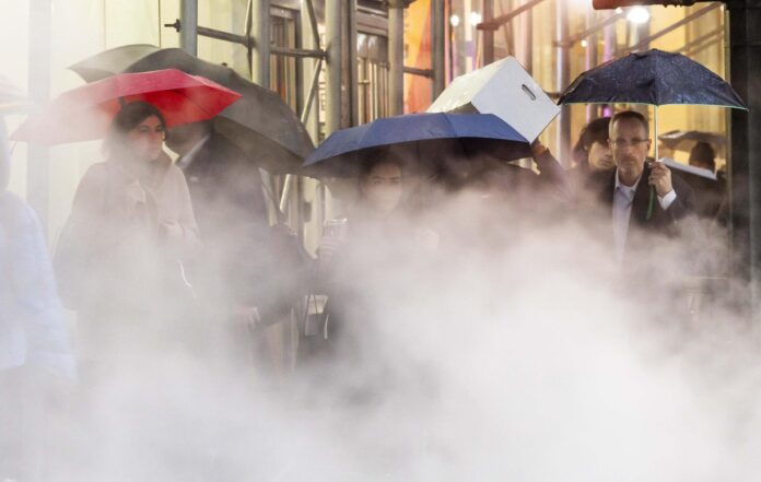 Se espera que un cambio en las condiciones meteorológicas, marcado por fuertes lluvias y tormentas durante este sábado en foto de achivo de JUSTIN LANE. EFE/EPA
