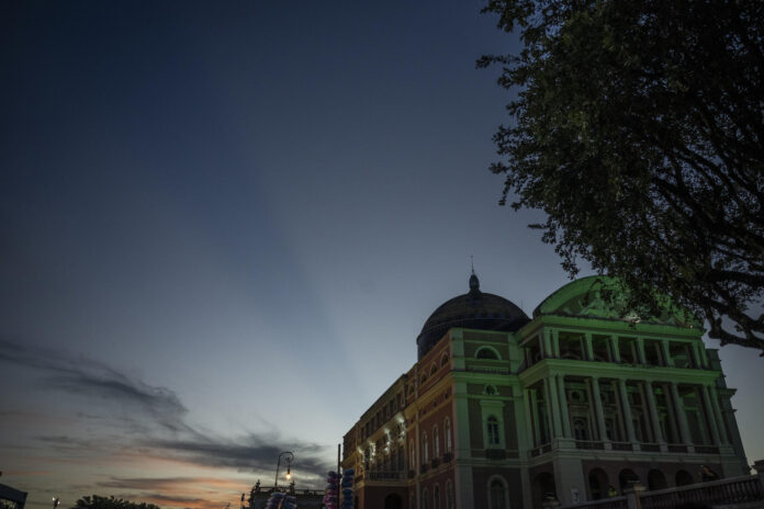 Fotografía de archivo del 26 de junio de 2026 que muestra la fachada del Teatro Amazonas en Manaos (Brasil). EFE/ Raphael Alves
