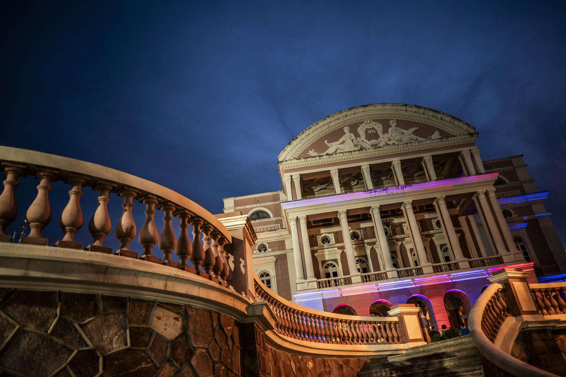 Fotografía de archivo del 26 de junio de 2026 que muestra la fachada del Teatro Amazonas en Manaos (Brasil). EFE/ Raphael Alves