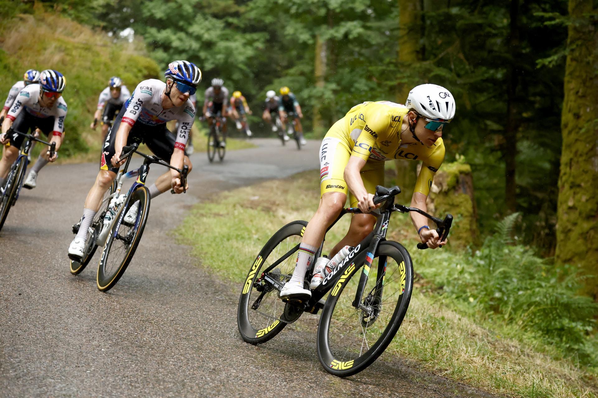 El esloveno Tadej Pogacar firmó esu cuarta victoria en esta edición del Tour de Francia, al imponerse en la etapa de Le Markstein, .EFE/EPA/YOAN VALAT