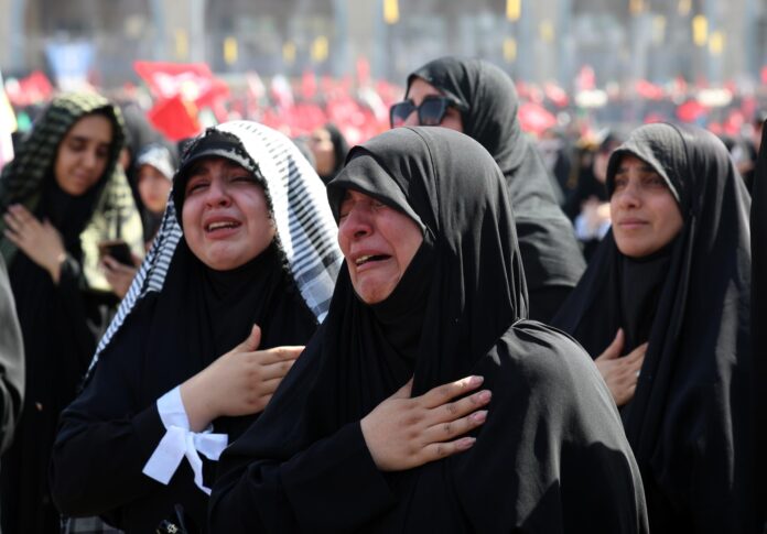 TEHERAN (Irán).- Imágen de archivo de mujeres llorando en Teherán el pasado  5 de julio. EFE/EPA/ABEDIN TAHERKENAREH
