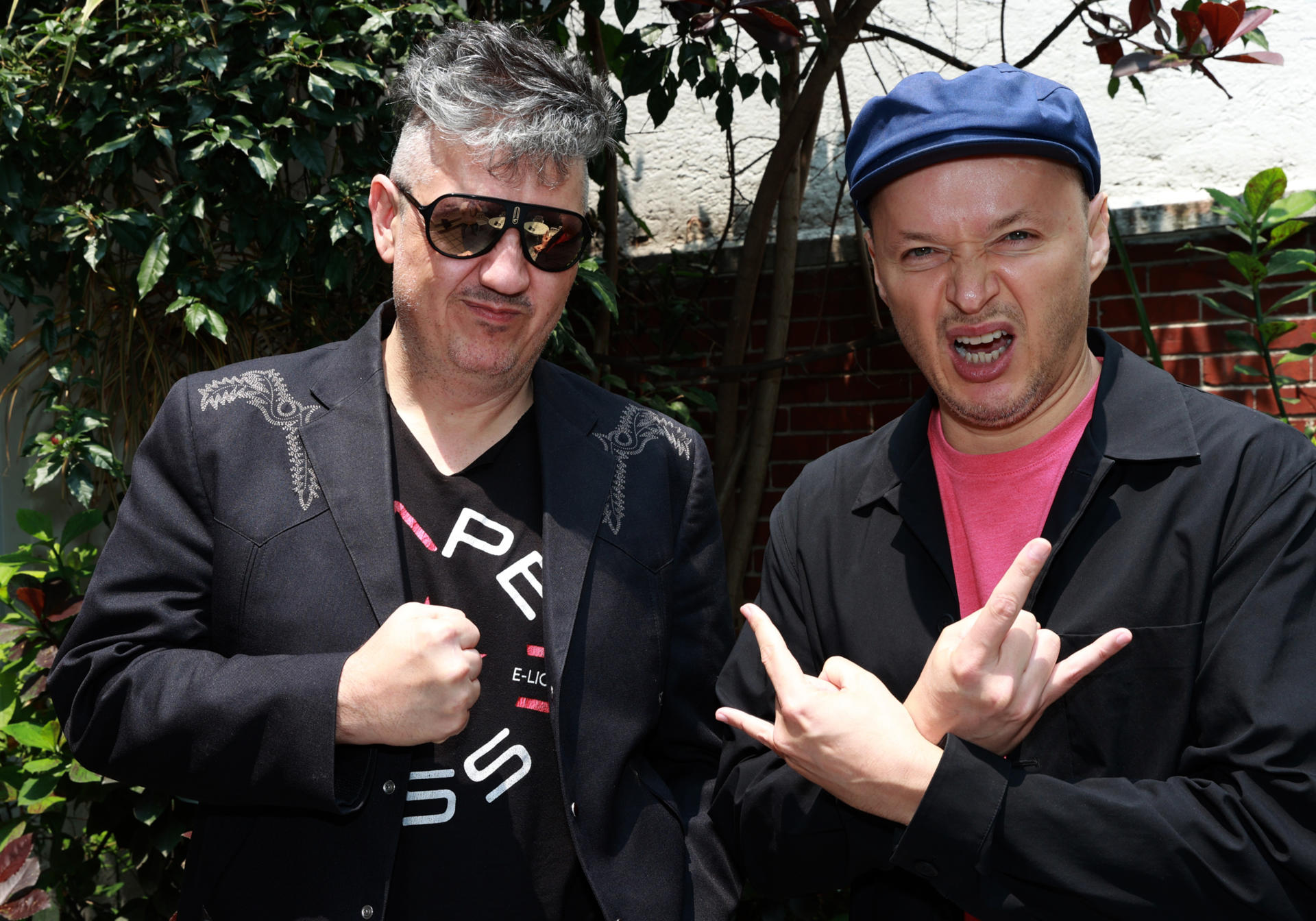 Los integrantes del grupo Plastilina Mosh, Jonás González (i) y Alejandro Rosso (d) posan al termino de una entrevista con EFE este viernes, en la Ciudad de México (México). EFE/ Mario Guzmán