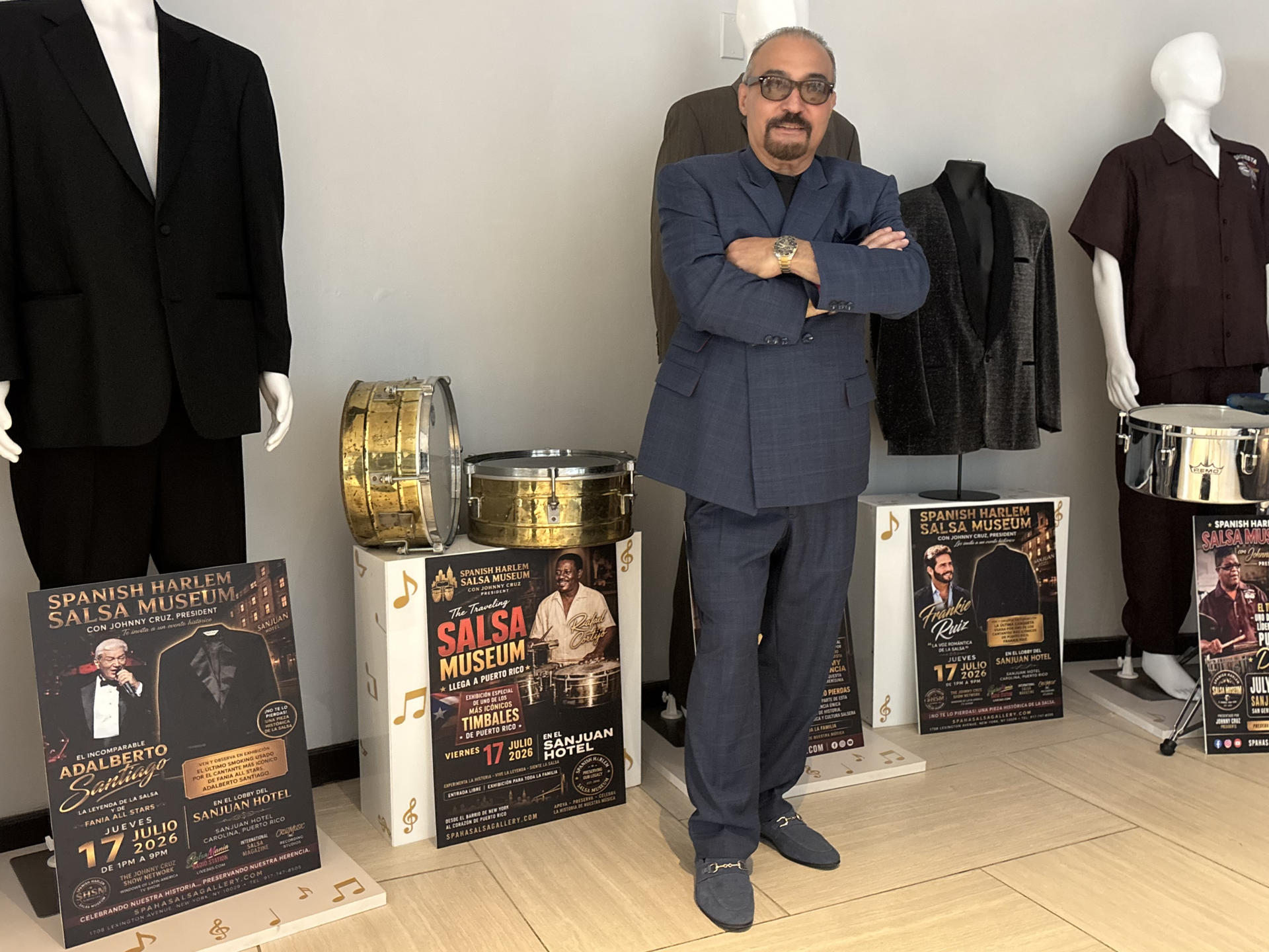 El presidente del Museo de la Salsa en la ciudad de Nueva York, Johnny Krueger, posa durante una entrevista con EFE este viernes en San Juan (Puerto Rico). EFE/Esther Alaejos
