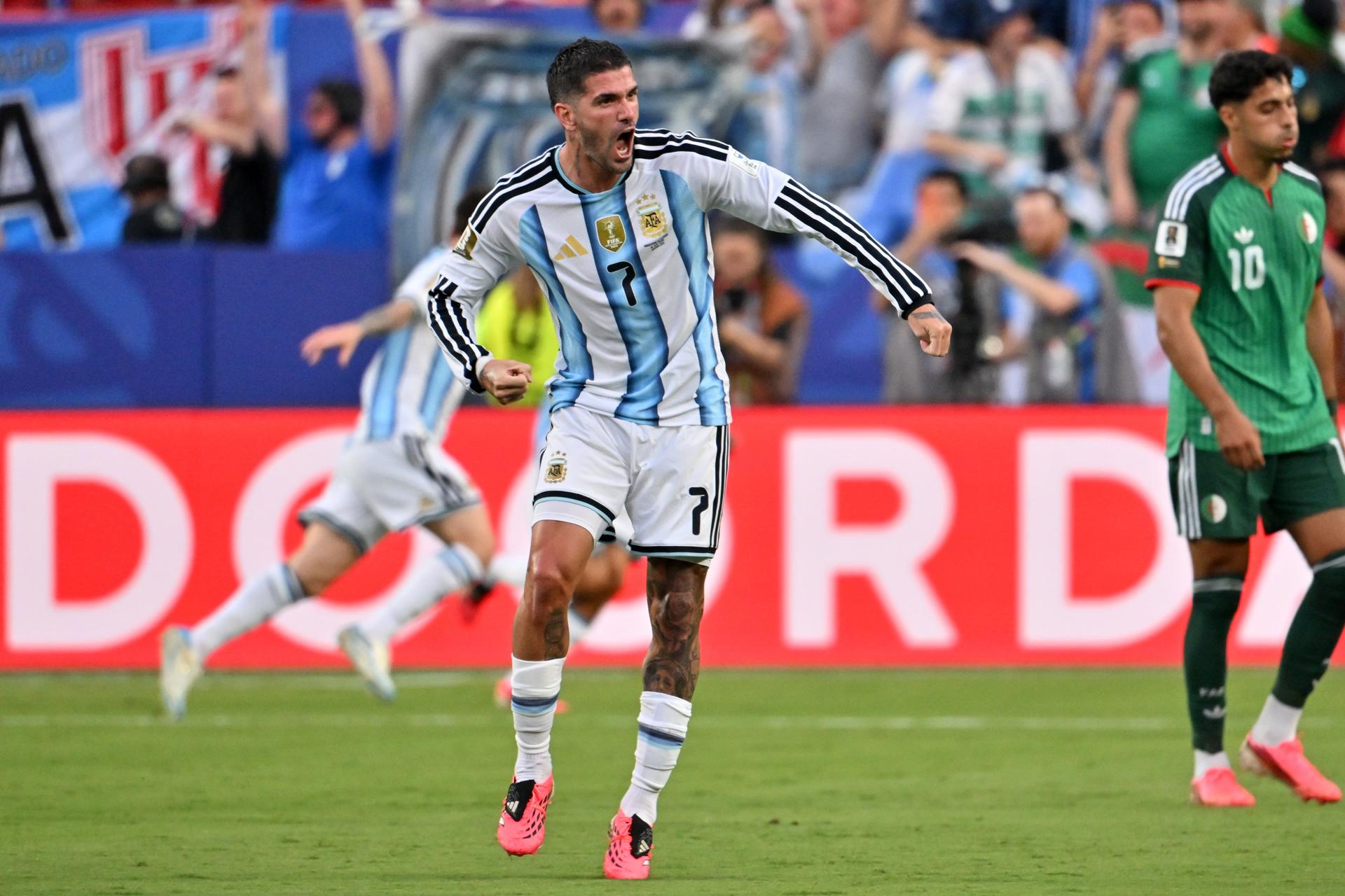 Fotografía de archivo del18 de junio de 2026 en la que se observa a Rodrigo de Paul, de Argentina, al celebrar un gol durante el partido de la fase de grupos del Mundial 2026 entre Argelia y Argentina en Kansas City, Missouri (EE.UU.). EFE/AMY KONTRAS/ARCHIVO