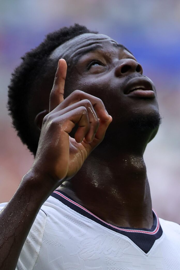 El delantero del Arsenal Bukayo Saka anotó este sábado el gol número 300 del Mundial 2026, durante el partido por el tercer lugar del torneo que Inglaterra y Francia juegan en Miami. EFE/EPA/CRISTOBAL HERRERA-ULASHKEVICH

