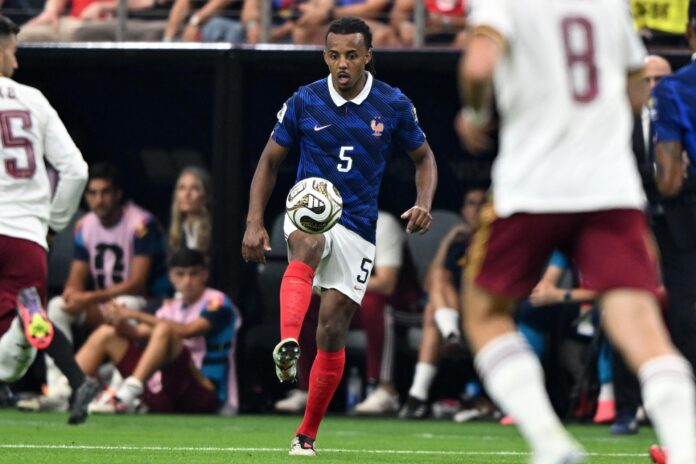 Fotografía del pasado 14 de julio, en la que puede verse al francés Jules Koundé, durante el partido de semifinales del Mundial de Estados Unidos, México y Canadá contra España. EFE/ALBERT PENA
