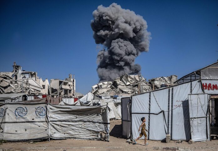 Imagen de un ataque israelí en el sur de la ciudad de Gaza el pasado 12 de julio. EFE/EPA/MOHAMMED SABER
