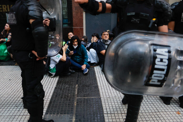 Miembros de la policía argentina en Buenos Aires (Argentina) en foto de arhcivo de Juan Ignacio Roncoroni. EFE
