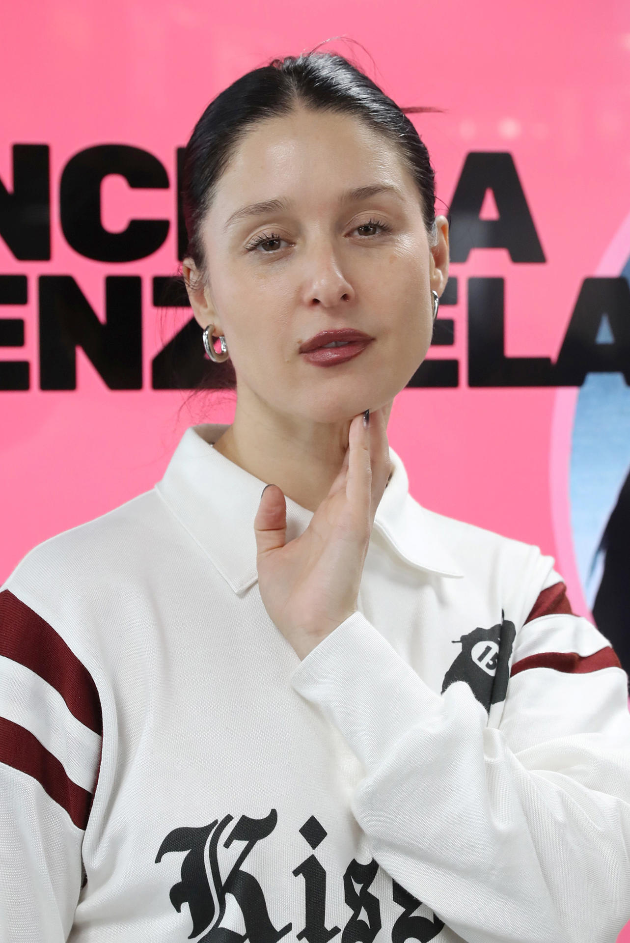 La compositora e instrumentista chilena Francisca Valenzuela, posa durante una entrevista con EFE este sábado en la Ciudad de México (México). EFE/Mario Guzmán