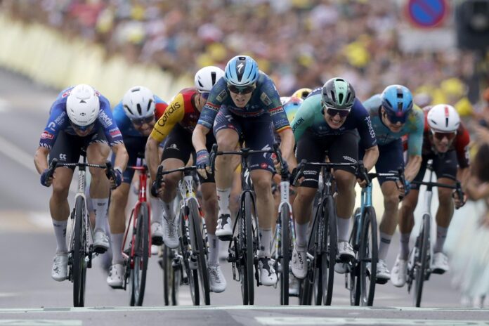El belga Tim Merlier (Soudal Quick Step), rey del esprint en el Tour de Francia. EFE/EPA/GUILLAUME HORCAJUELO
