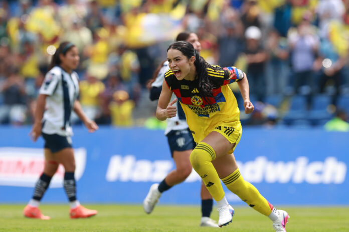 Scarlett Camberos de América celebra un gol en un partido celebrado en el estadio Ciudad de los Deportes en Ciudad de México (México). EFE/ Alex Cruz
