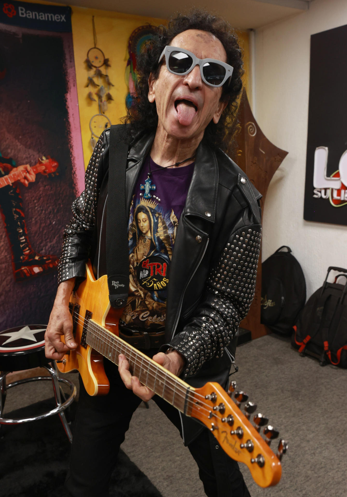 El cantautor mexicano y líder de la banda de rock 'El Tri' Alex Lora posa durante una entrevista con EFE este sábado, en Ciudad de México (México). EFE/ Mario Guzmán