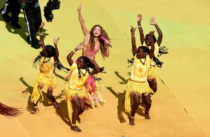 La cantante colombiana Shakira en el descanso de la final del Mundial. EFE/EPA/RONALD WITTEK
