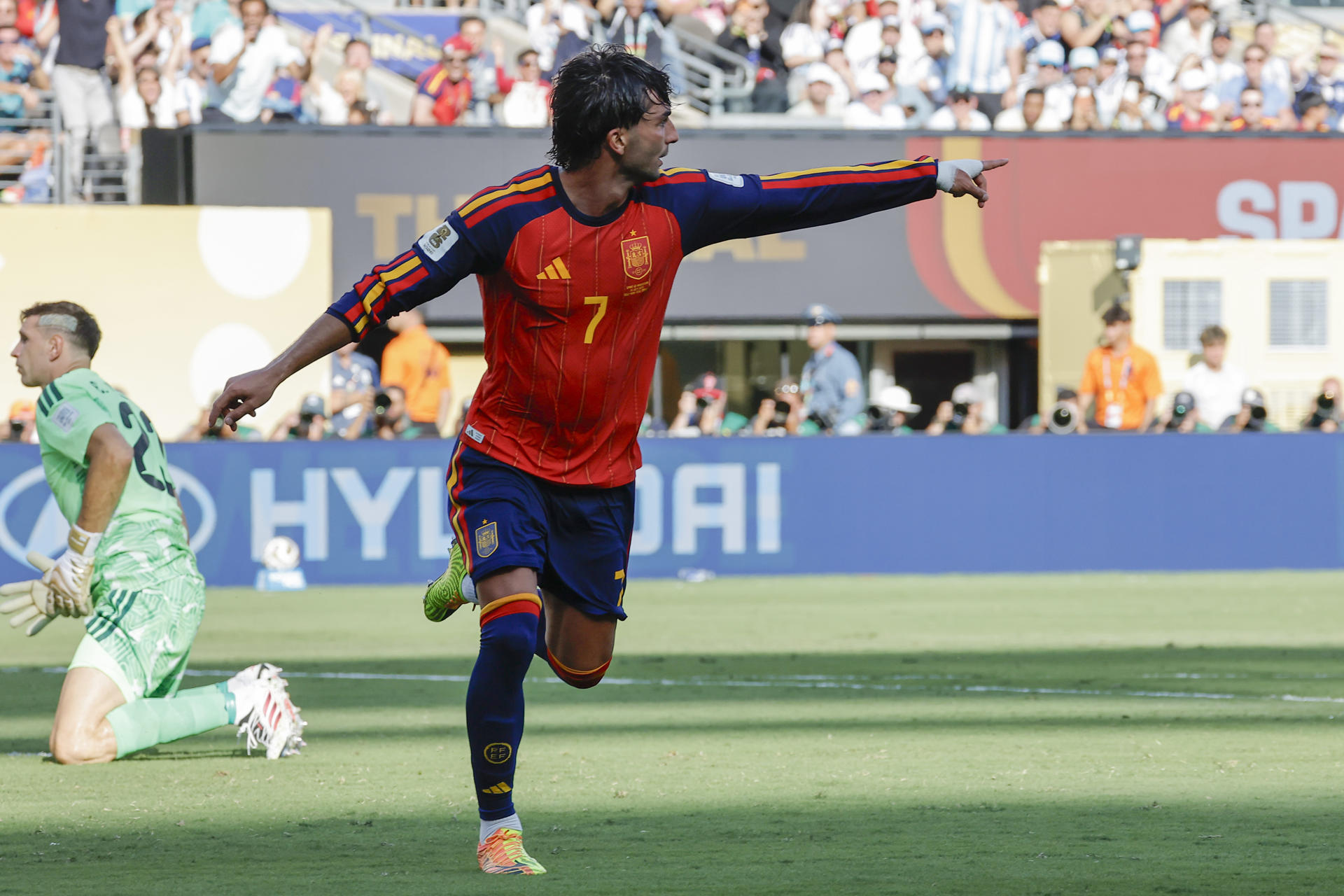 Ferrán Torres de España celebra un gol este domingo, en la final del Mundial de la FIFA 2026 entre España y Argentina en el estadio MetLife en East Rutherford (NJ, EE.UU.). EFE/ Lavandeira Jr