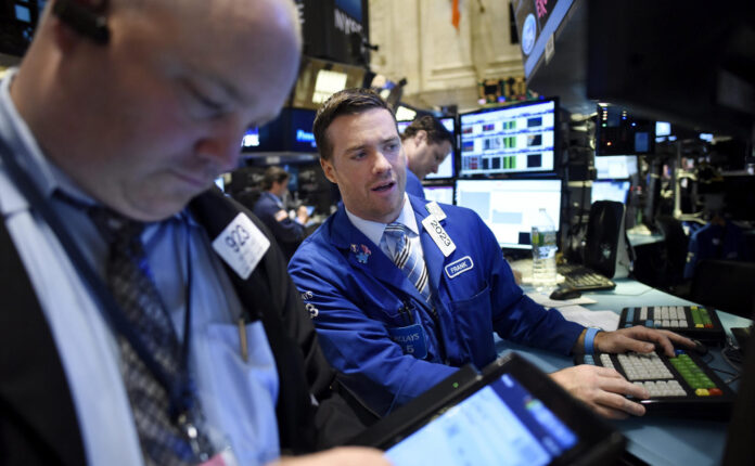 Fotografía de archivo de una sesión en Wall Street. EFE/Justin Lane

