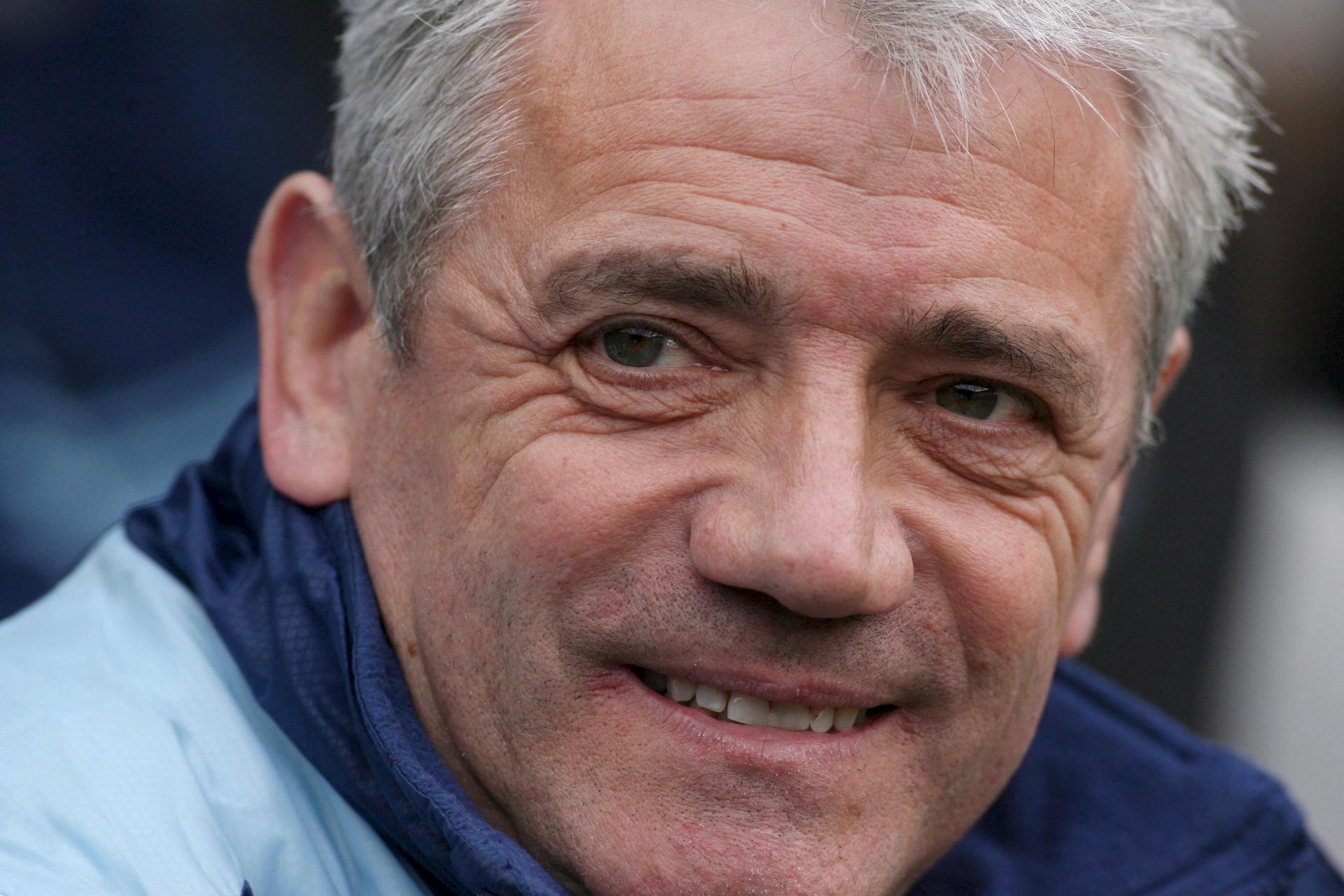 El exfutbolista y entrenador inglés Kevin Keegan, doble ganador del Balón de Oro, ha fallecido a los 75 años a causa de un cáncer, según anunció este lunes su familia. En la imagen, Kevin Keegan durantte un partido de la Premier League como entrenador del Newcastle el 22 de marzo de 2008. EFE/EPA/LINDSEY PARNABY