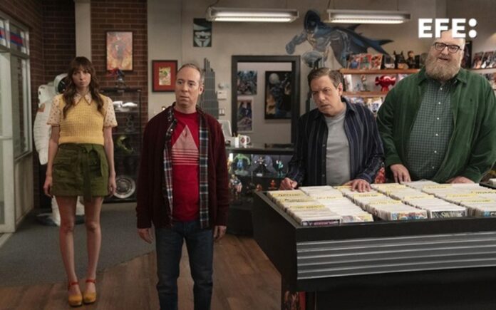 Fotograma de la serie 'Stuart Fails to Save the Universe' ('Stuart no consigue salvar el universo'). que llega el día 24 a HBO Max con una historia centrada en el personaje de Stuart Bloom (Kevin Sussman), el dueño de la tienda de cómics. EFE/ HBO Max *****SOLO USO EDITORIAL/SOLO DISPONIBLE PARA ILUSTRAR LA NOTICIA QUE ACOMPAÑA (CRÉDITO OBLIGATORIO) *****
