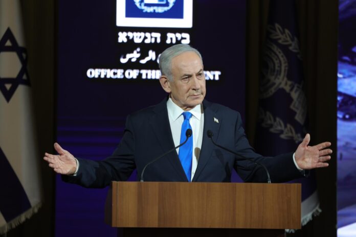 El primer ministro de Israel, Benjamín Netanyahu, durante su intervención en las conmemoraciones del 50 aniversario de la Operación Entebbe. EFE/ABIR SULTAN
