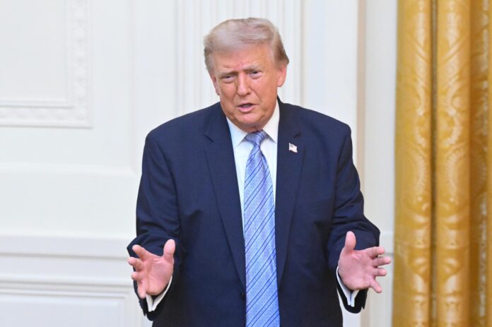El presidente de EE.UU., Donald Trump, en una fotografía de archivo. EFE/SAUL LOEB
 
//////////
 
WASHINGTON (United States), 16/07/2026.- US President Donald Trump gestures after delivering an address to the nation from the East Room of the White House in Washington, DC, USA, 16 July 2026. EFE/EPA/SAUL LOEB / POOL
