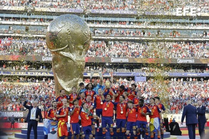España celebra el título en East Rutherford, NJ, USA. EFE/ Lavandeira Jr
