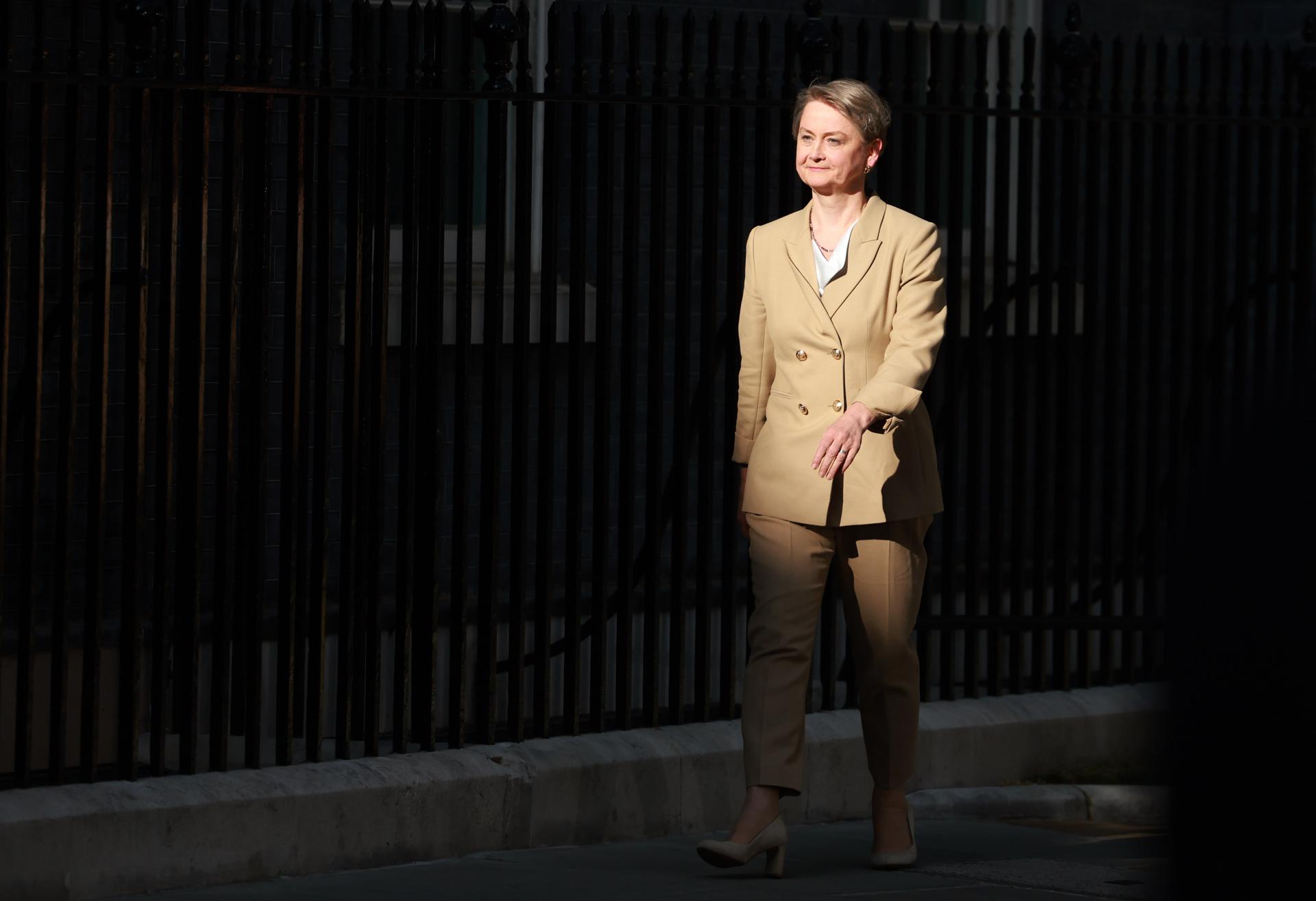 Yvette Cooper, ex Secretaria de Asuntos Exteriores británica y nueva ministra de Sanida, fue captada este 20 de julio, a la salida del número 10 de Downing Street, en Londres (Reino Unido) EFE/Neil Hall