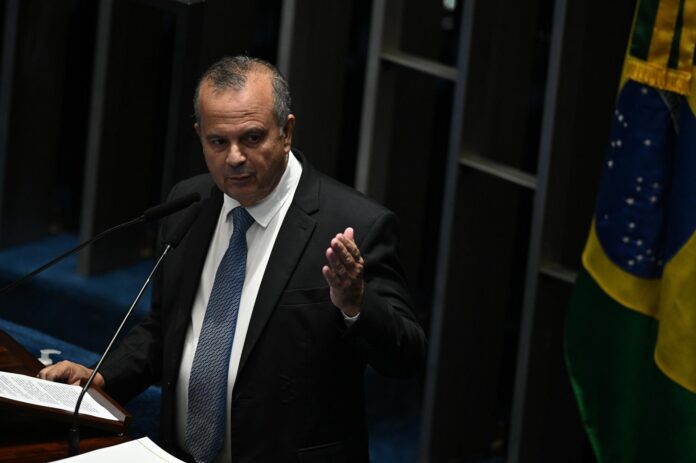 Fotografía de archivo en la que se captó al líder de la oposición en el Senado, Rogério Marinho, en Brasilia (Brasil). EFE/André Borges
