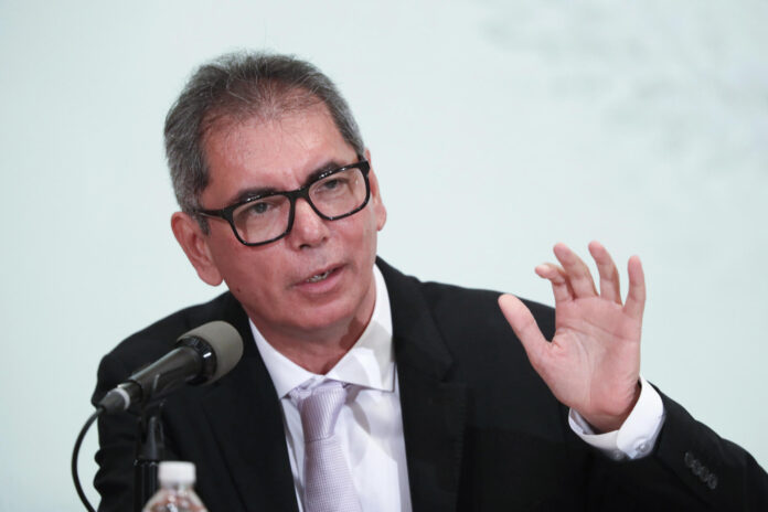El secretario de Hacienda y Crédito Público (SHCP), Edgar Amador Zamora, habla durante una rueda de prensa en Ciudad de México (México). Fotografía de archivo. EFE/ Mario Guzmán
