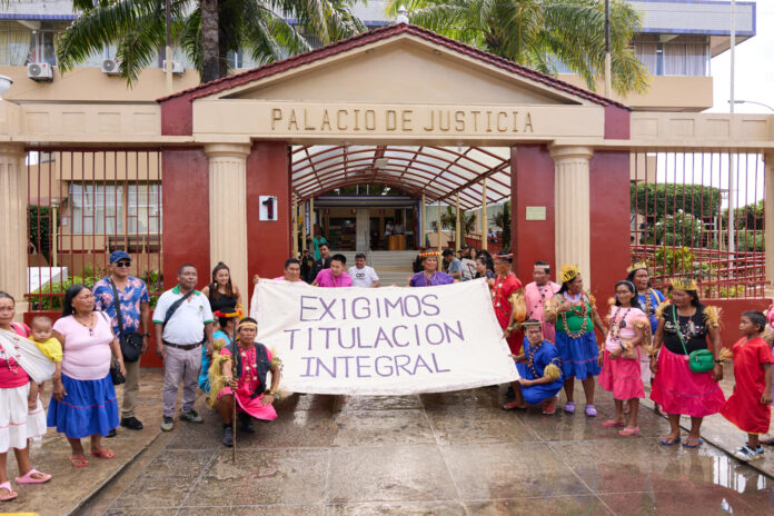 Fotografía cedida por Amazon Frontlinesor del 17 de julio de 2026 que muestra a líderes del pueblo indígena amazónico Secoya, de la Amazonía peruana, asistiendo a una audiencia del Tribunal Constitucional de Perú en la Corte Regional de Justicia de Loreto, en Iquitos (Perú). EFE/ Nicolás Kingman - Amazon Frontlines
