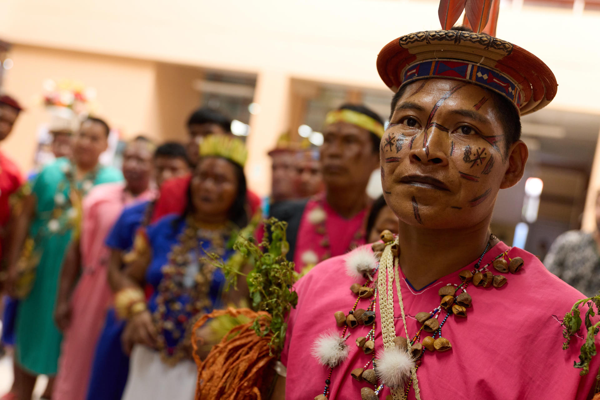 Fotografía cedida por Amazon Frontlinesor del 17 de julio de 2026 que muestra a líderes del pueblo indígena amazónico Secoya, de la Amazonía peruana, asistiendo a una audiencia del Tribunal Constitucional de Perú en la Corte Regional de Justicia de Loreto, en Iquitos (Perú). EFE/ Nicolás Kingman - Amazon Frontlines