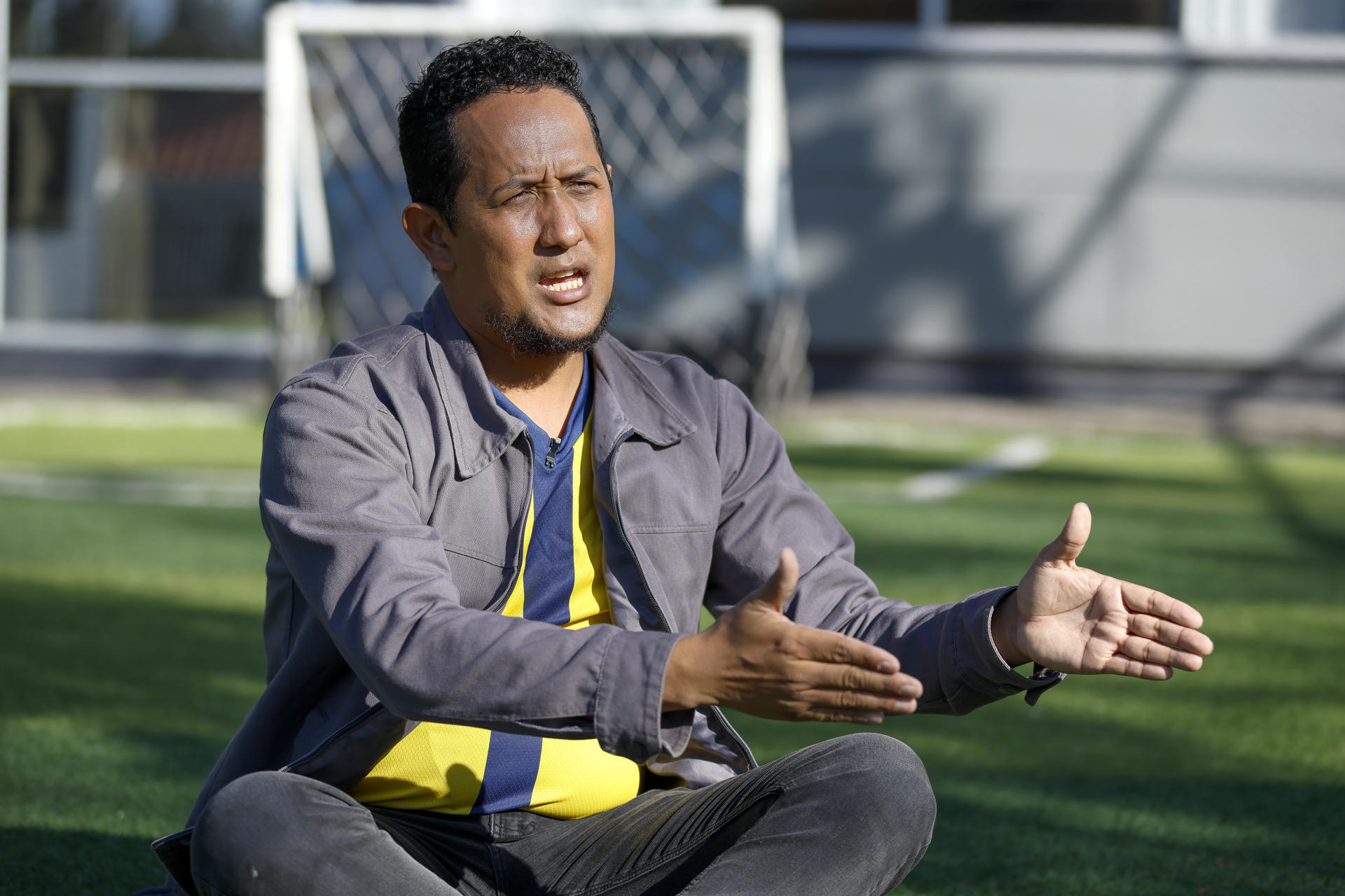 El director general de Villarreal CF Camp Ecuador 2026 y de Global Sport Talent, Carlos Gracia, habla durante una entrevista con EFE en Quito (Ecuador). EFE/ José Jácome